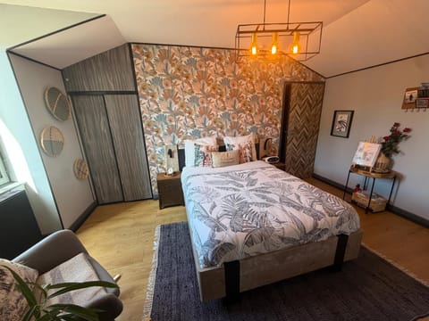 Bed, Photo of the whole room, Bedroom, wardrobe