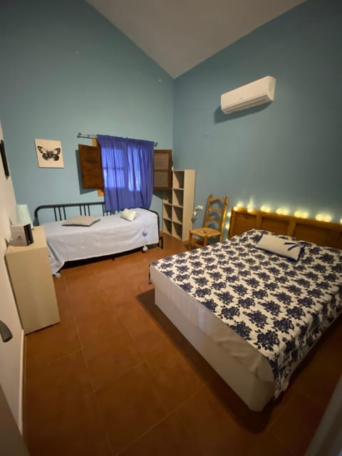 Bedroom, air conditioner