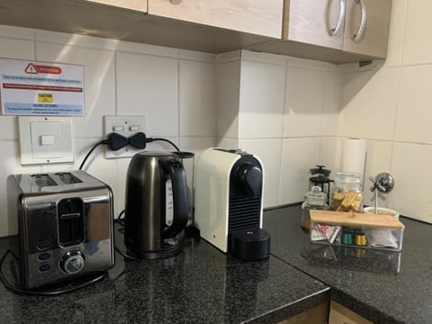 Coffee/tea facilities, Kitchen or kitchenette, minibar, toaster, kitchen