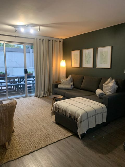 Living room, Photo of the whole room, Seating area