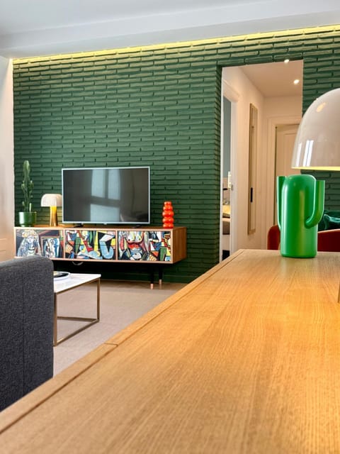 Communal lounge/ TV room, TV and multimedia, Living room, Seating area, Evening entertainment