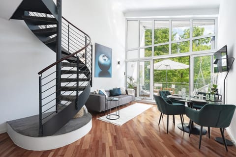 TV and multimedia, Living room, Seating area, Dining area