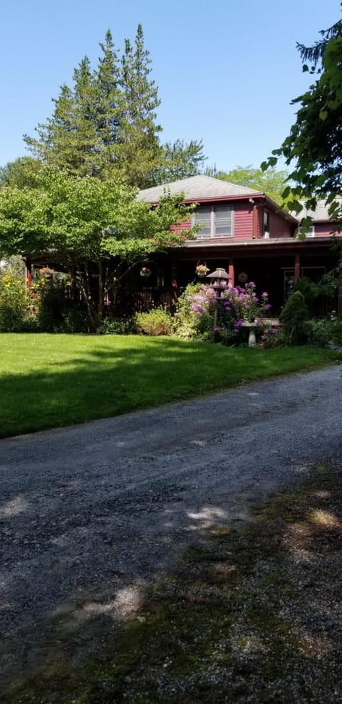 Eastgate Inn B&B Bed and Breakfast in Lenox