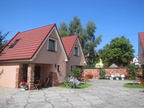 Property building, Day