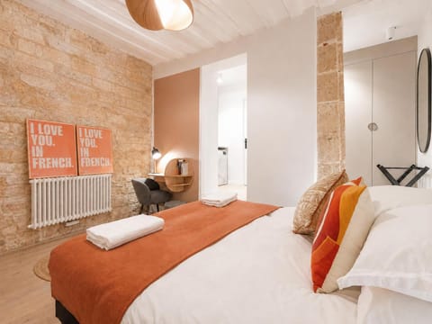 Bed, Photo of the whole room, Bedroom, internet