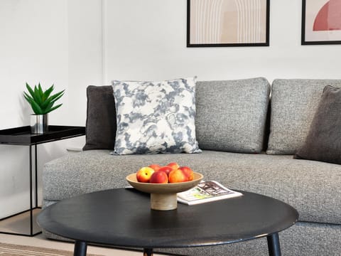 TV and multimedia, Living room, Decorative detail, Seating area