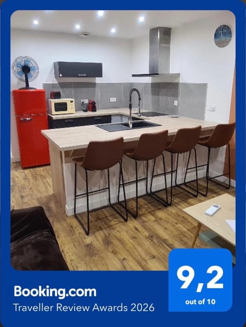 Kitchen or kitchenette, Dining area, stove
