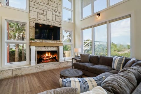 Crescent Lookout Oceanfront with panoramic views House in Crescent Beach