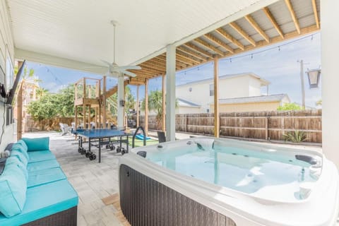 Patio, Hot Tub, Table tennis, Seating area