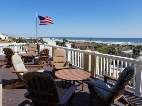 View (from property/room), Balcony/Terrace, Seating area, Sea view