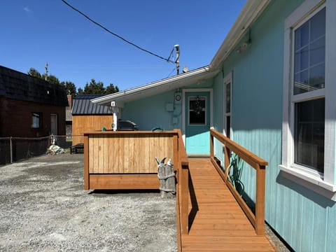 Surfs Up House in Long Beach