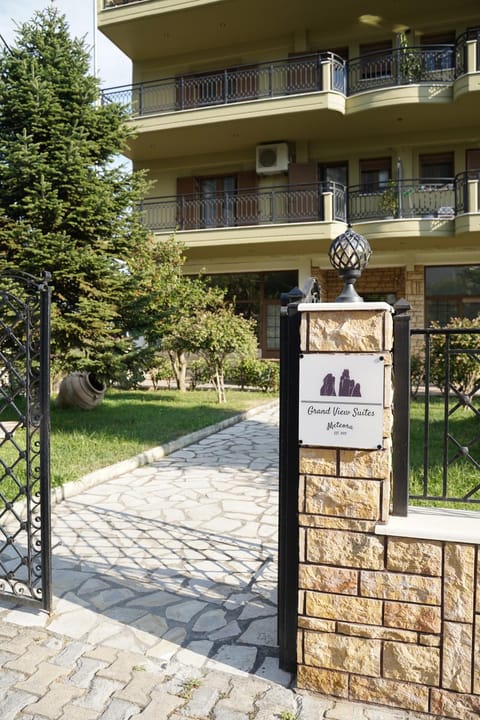 Grand View Suites Meteora Apartment in Kalabaka