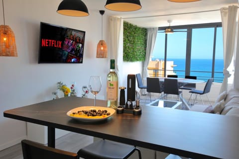 TV and multimedia, Food and drinks, Dining area, Sea view, Drinks