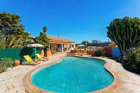 Day, Natural landscape, Pool view, Swimming pool, sunbed