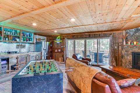 Game Room, Mtn Views! Unit 1 Mi to Heavenly Resort Apartment in Stateline