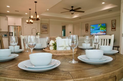 Dining area, Dinner, kitchen