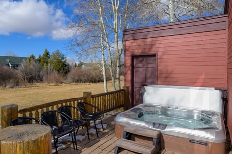 Hot Tub, Balcony/Terrace, Seating area, Mountain view