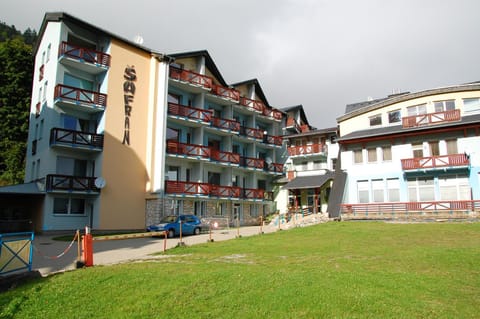 Summer, Area and facilities