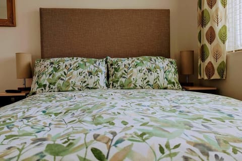 Oak Tree View - relax, reconnect, explore or work Apartment in Breckland District