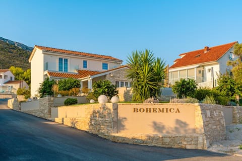 Garden view, Street view, Quiet street view