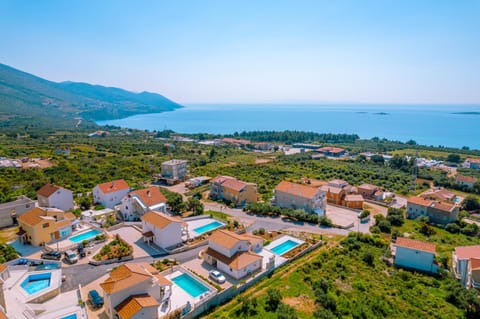 Property building, Day, Natural landscape, Bird's eye view, City view, Mountain view, Pool view, Sea view, Swimming pool