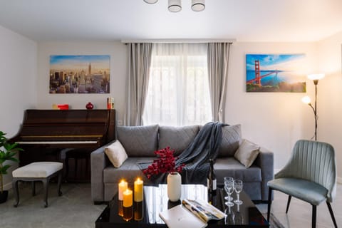 Living room, Seating area