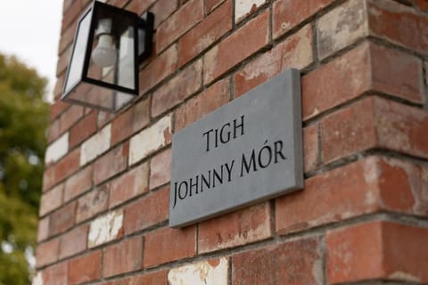 'The Stables' (Tigh Johnny Mór) House in Galway