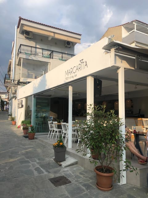 Property building, Food close-up, View (from property/room), Food, Alcoholic drinks, Non alcoholic drinks