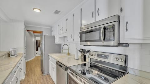 Eagle's Roost Retreat - Near GSU Apartment in Statesboro