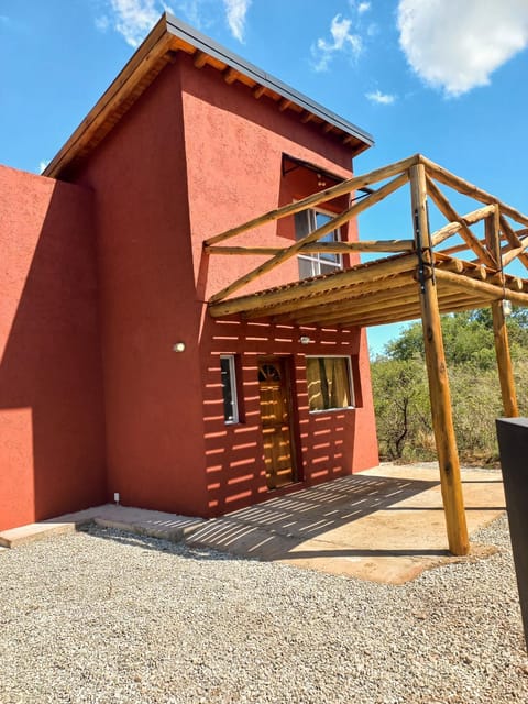 Property building, Day, Balcony/Terrace