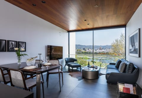 Natural landscape, TV and multimedia, View (from property/room), Living room, Seating area, Dining area, Evening entertainment, Mountain view, River view