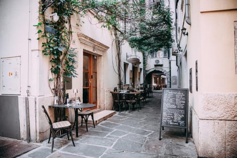 Patio, Restaurant/places to eat, Facade/entrance