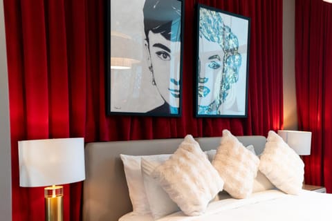 Bed, Photo of the whole room, Decorative detail, Bedroom