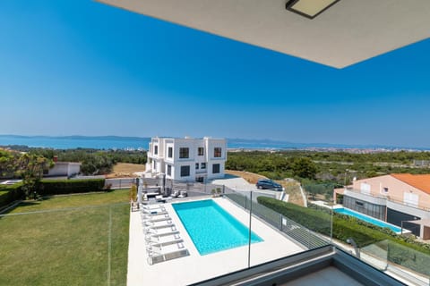 Pool view, Sea view