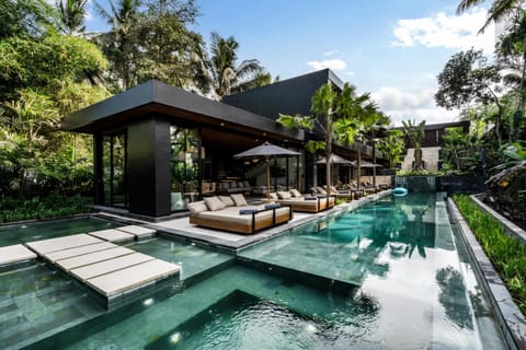 Property building, Day, Garden, Garden view, Pool view, Swimming pool, sunbed