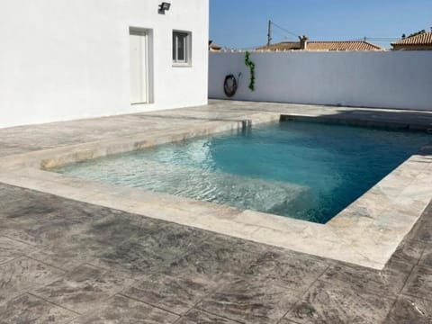Swimming pool, Swimming pool