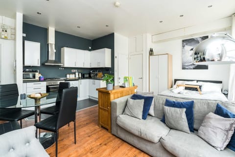 Kitchen or kitchenette, Living room