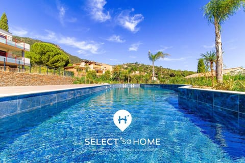 Property building, Day, Natural landscape, Pool view, Swimming pool