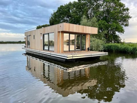 Property building, Natural landscape, Lake view, River view