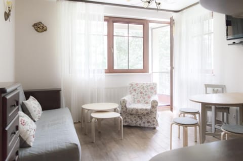Bed, TV and multimedia, Living room, Seating area, Dining area