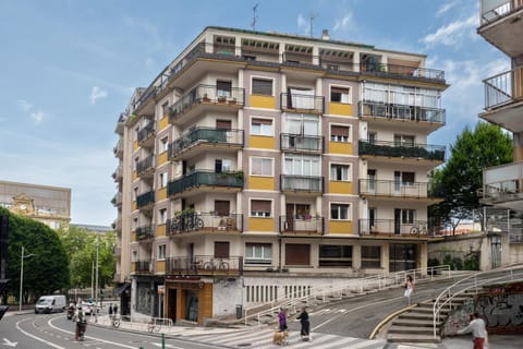 Property building, Facade/entrance, Off site
