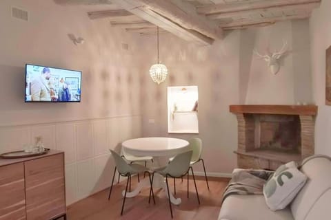 TV and multimedia, Living room, Dining area, flat iron