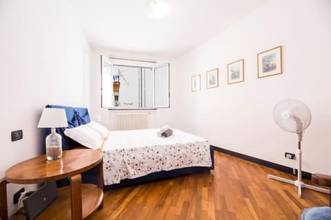Bed, Living room, Photo of the whole room, Seating area, Bedroom