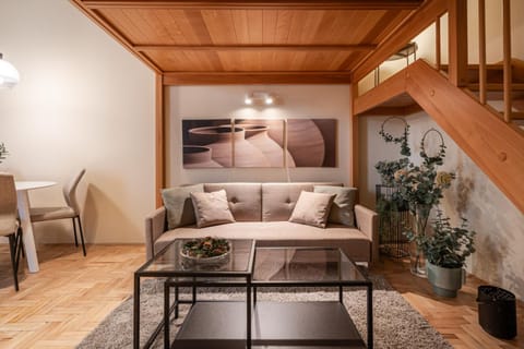 Living room, Decorative detail, Seating area, Dining area, internet