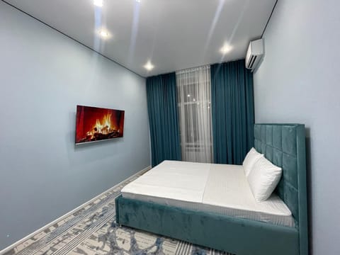 Bed, TV and multimedia, Photo of the whole room, Bedroom, air conditioner