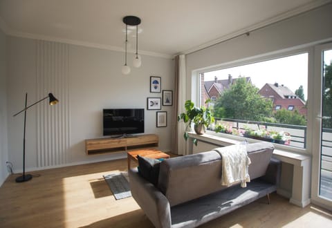 Communal lounge/ TV room, TV and multimedia, View (from property/room), Living room, Seating area