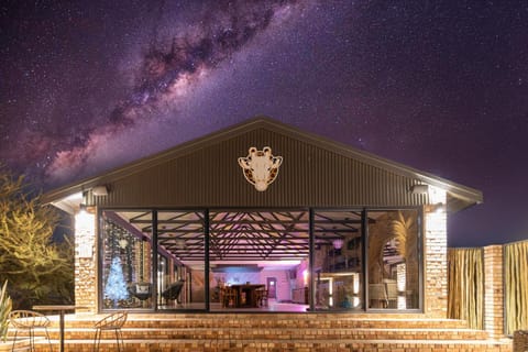Property building, Restaurant/places to eat