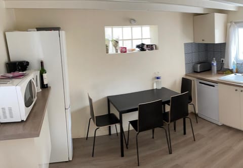 Dining area, Communal kitchen