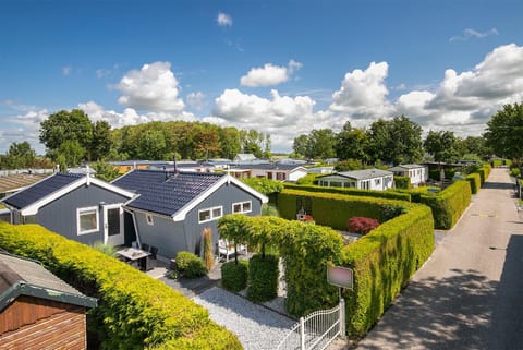 Property building, Day, Garden, Garden view, Street view