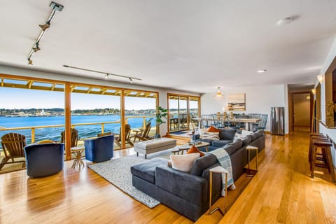 Puget Sound Sanctuary Partial Home House in Port Orchard